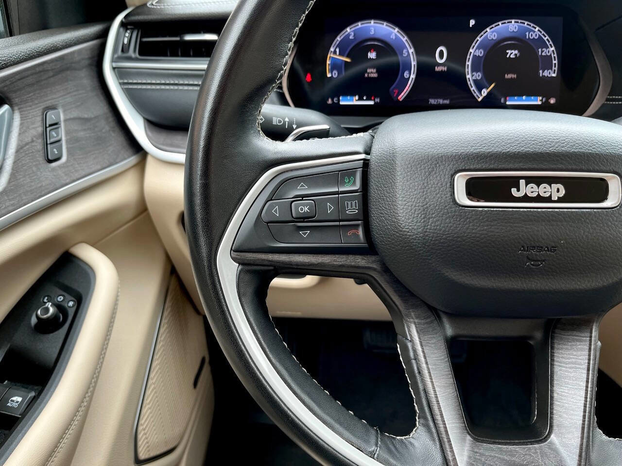 Used 2022 Jeep Grand Cherokee L Limited w/ Luxury Tech Group II image 27