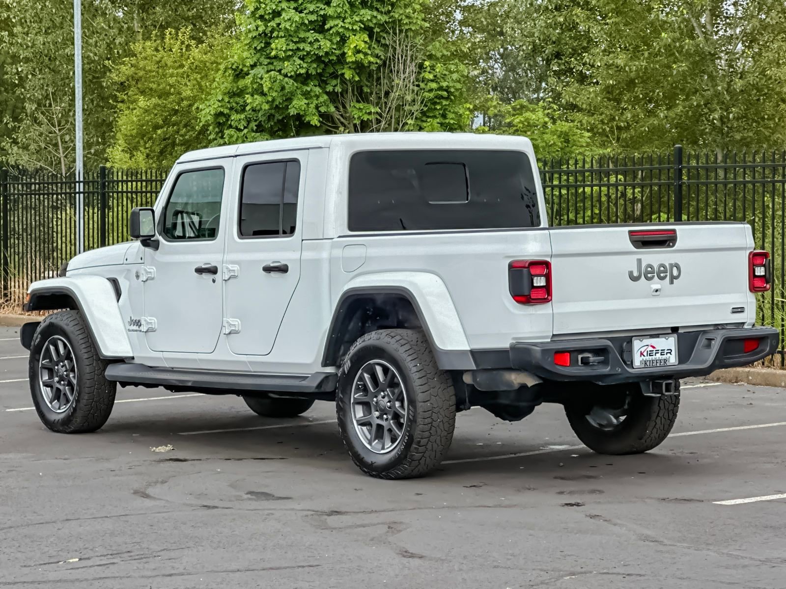 Used 2021 Jeep Gladiator Overland w/ Uconnect 4C Nav & Sound Group AWD/4WD image 5