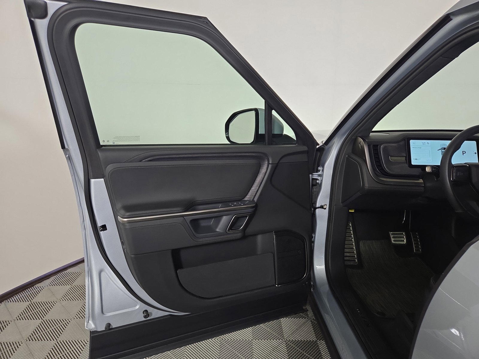 Used 2024 Rivian R1T Adventure AWD/4WD image 16