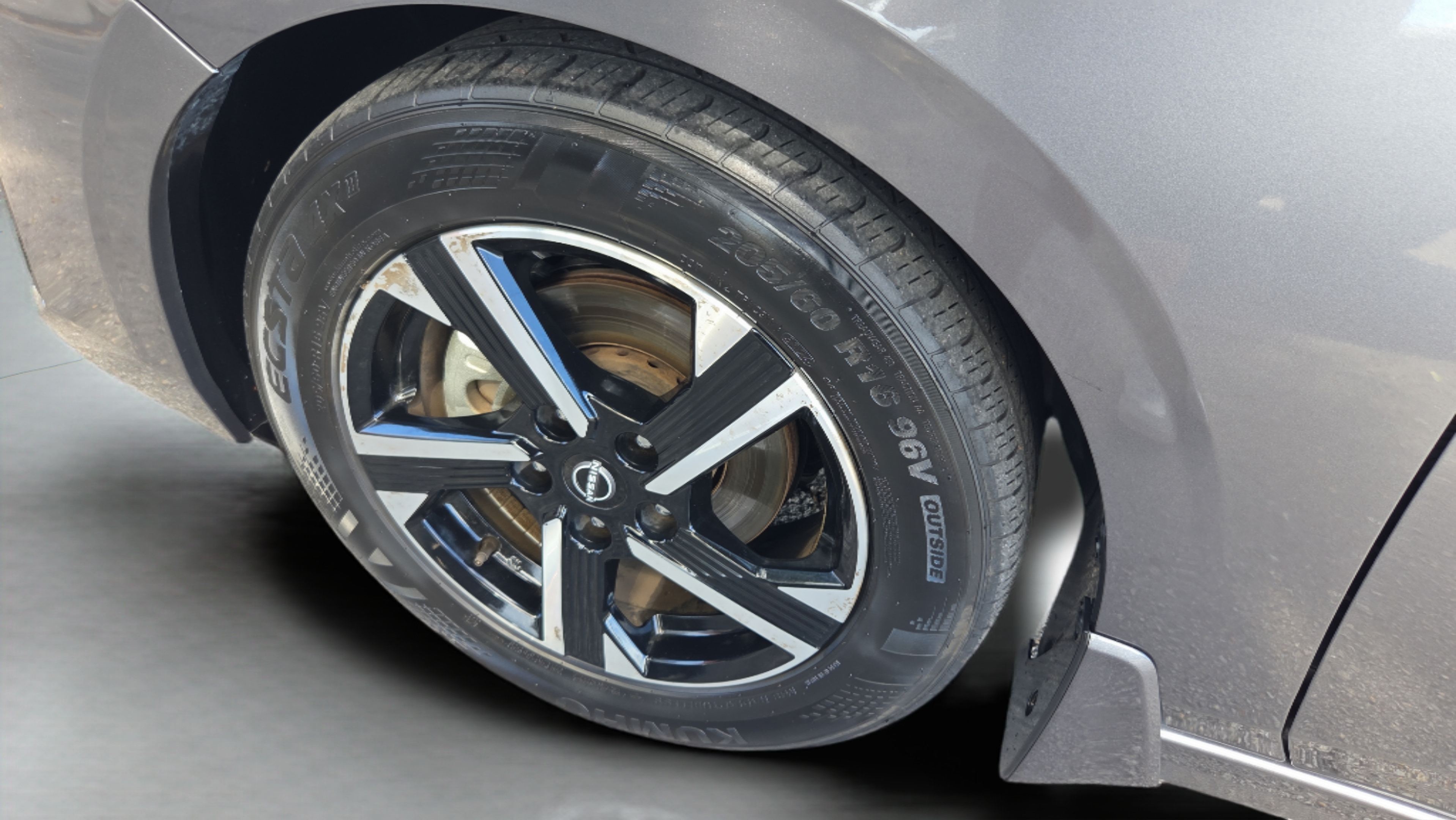 Used 2024 Nissan Sentra SV FWD image 9