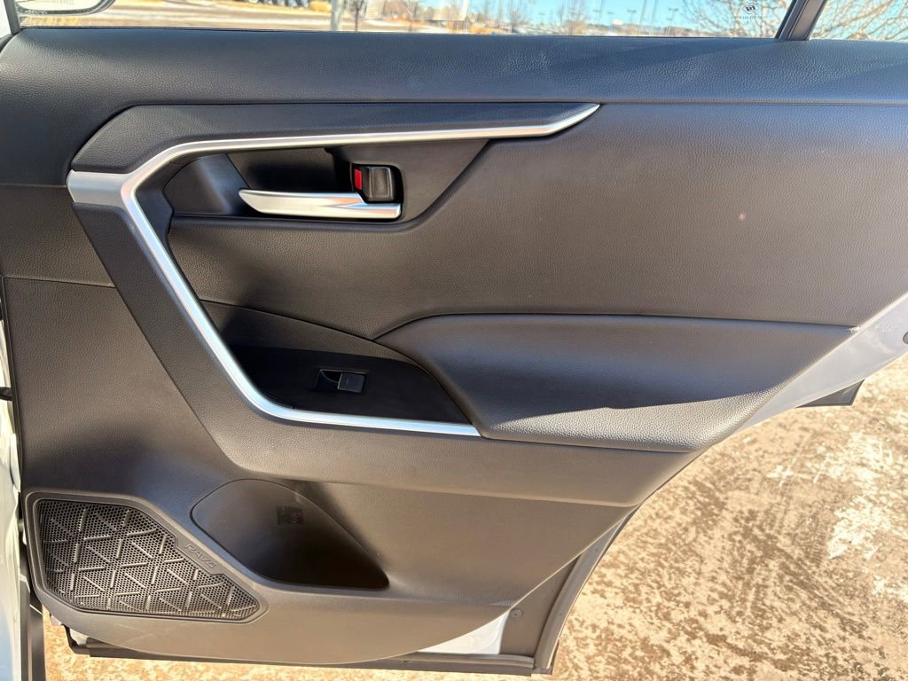 Used 2025 Toyota RAV4 XLE image 32
