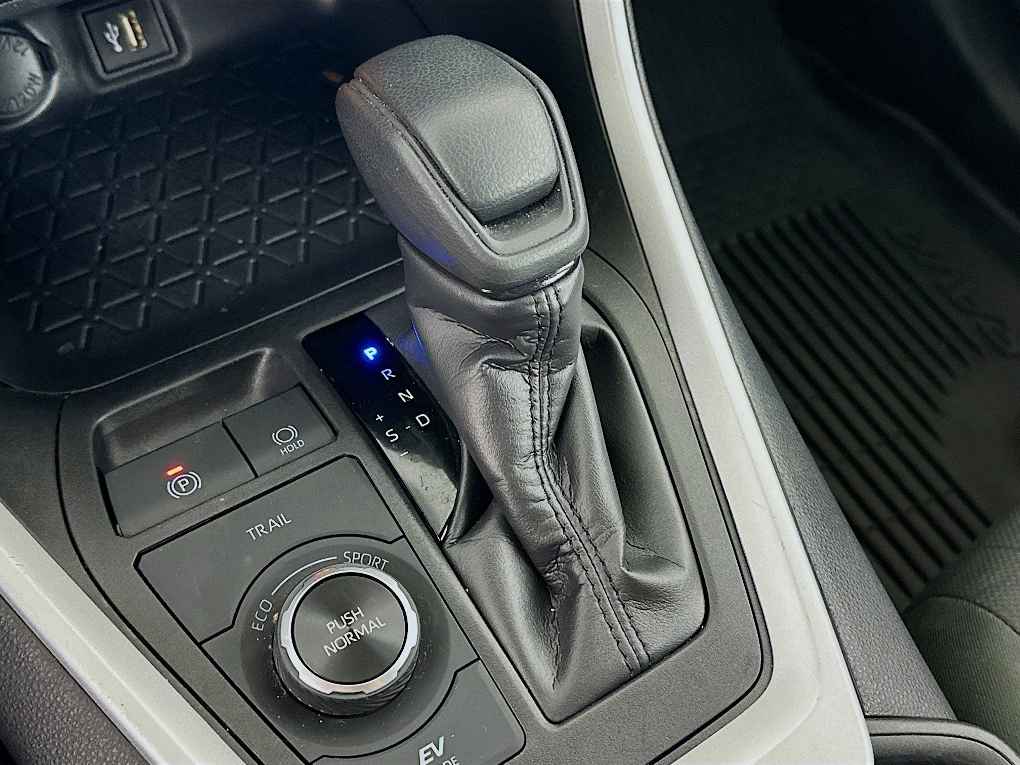 Used 2025 Toyota RAV4 XLE AWD/4WD image 24