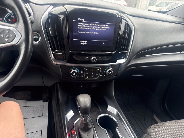Used 2022 Chevrolet Traverse LT FWD image 17