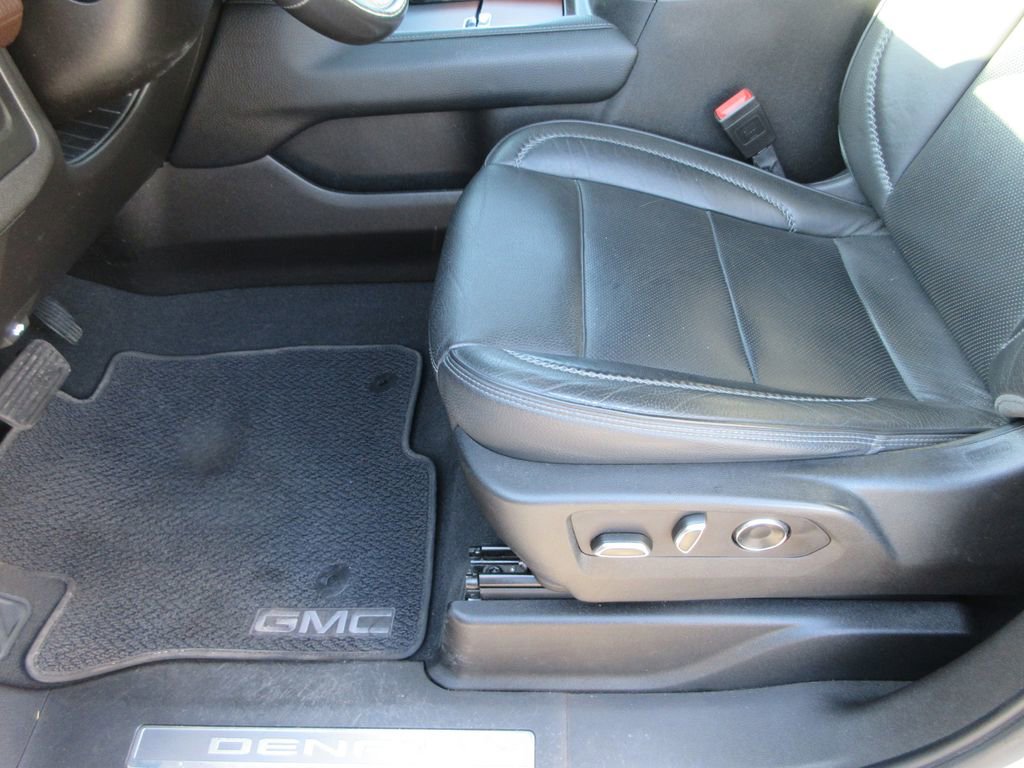Certified 2021 GMC Yukon Denali w/ Denali Premium Package image 25