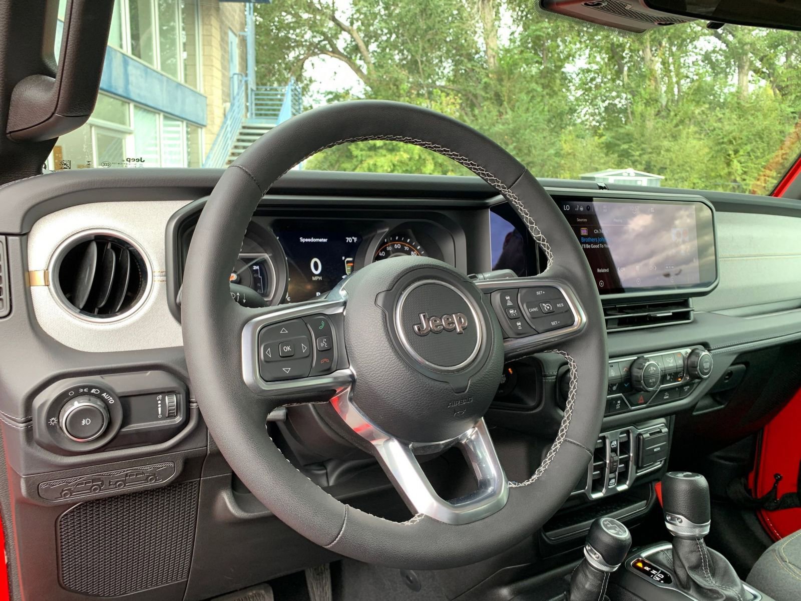 Used 2025 Jeep Wrangler Sahara image 33