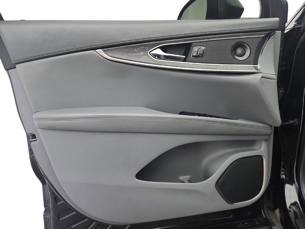 Used 2019 Lincoln Nautilus Reserve image 24