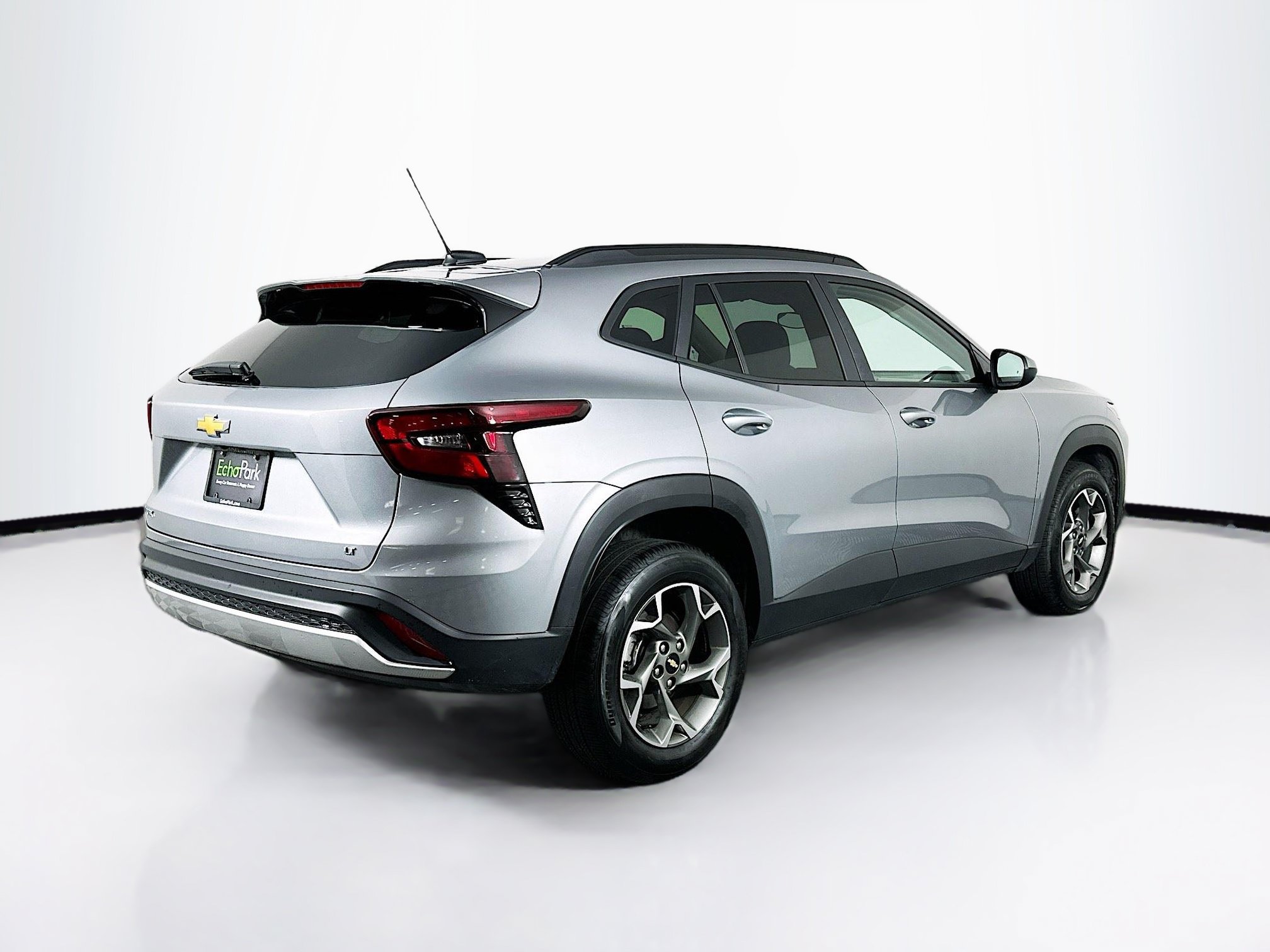 Used 2025 Chevrolet Trax LT FWD image 9