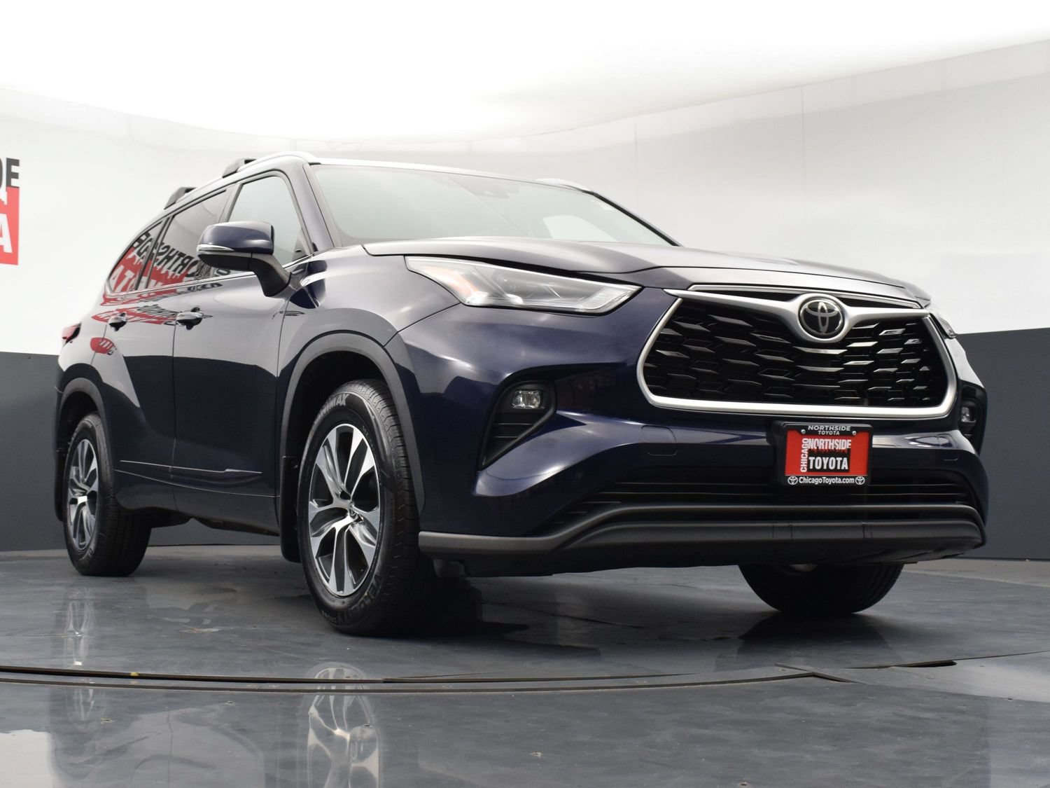 Used 2022 Toyota Highlander XLE AWD/4WD image 34