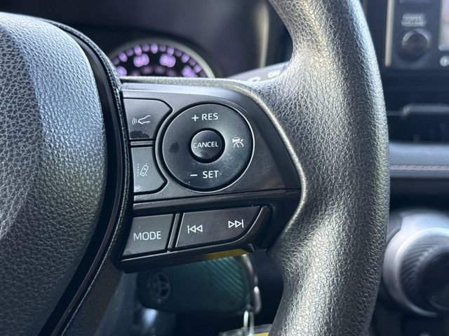 Used 2020 Toyota RAV4 LE FWD image 27