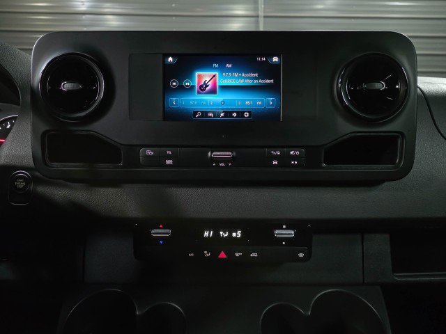 Used 2022 Mercedes-Benz Sprinter 2500 image 24