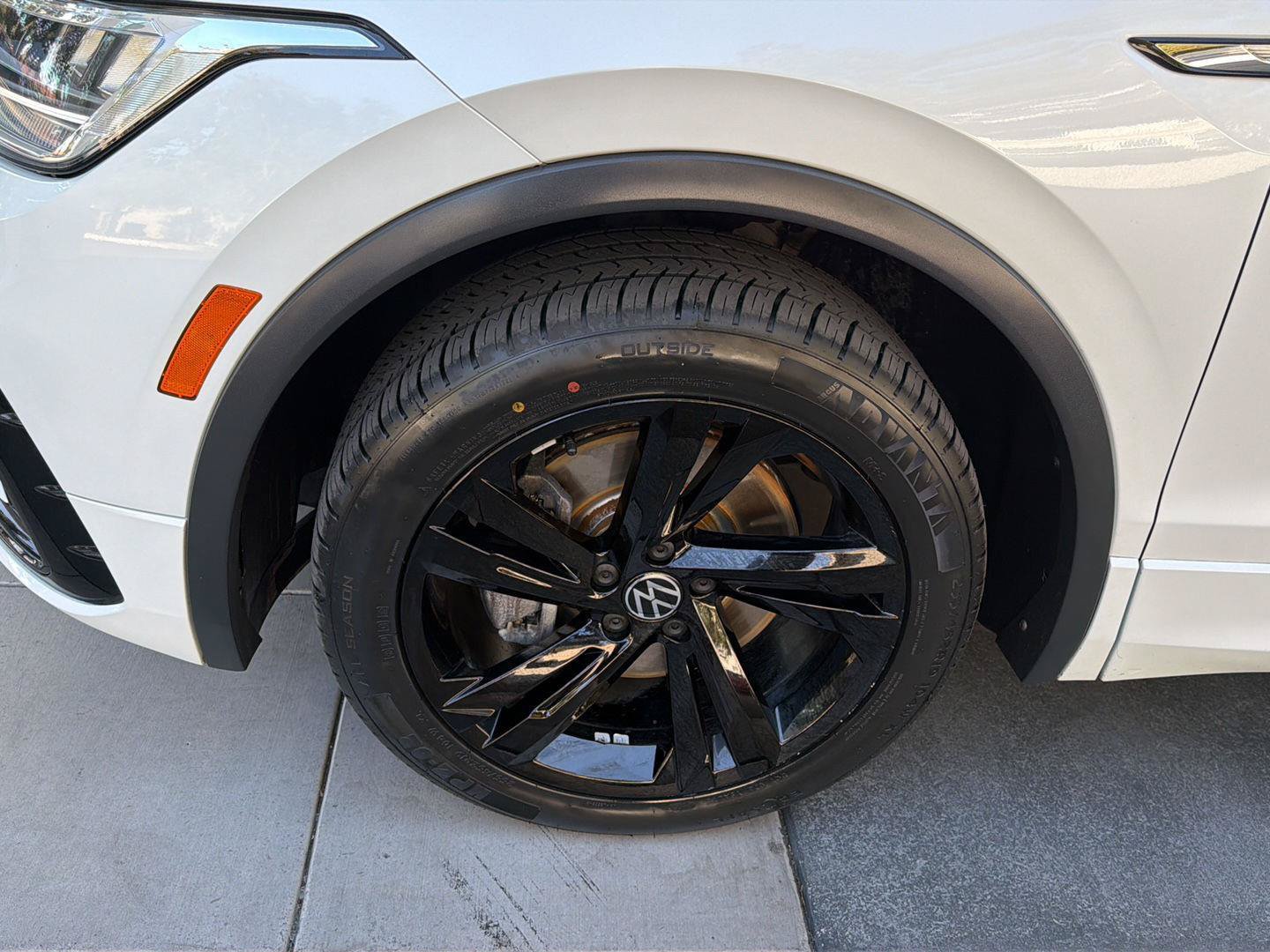 Certified 2023 Volkswagen Tiguan SE R-Line FWD image 9