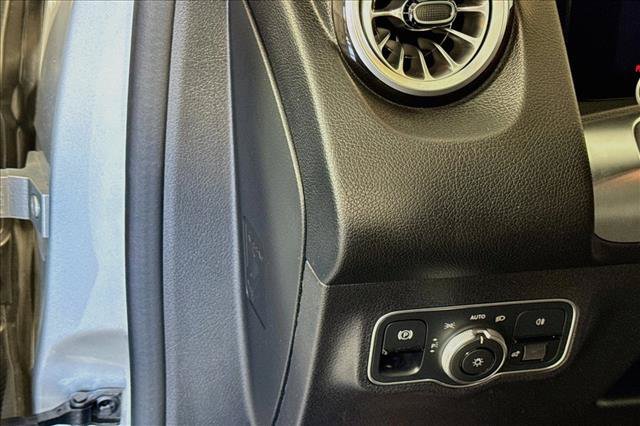 Used 2023 Mercedes-Benz EQB 300 4MATIC image 10