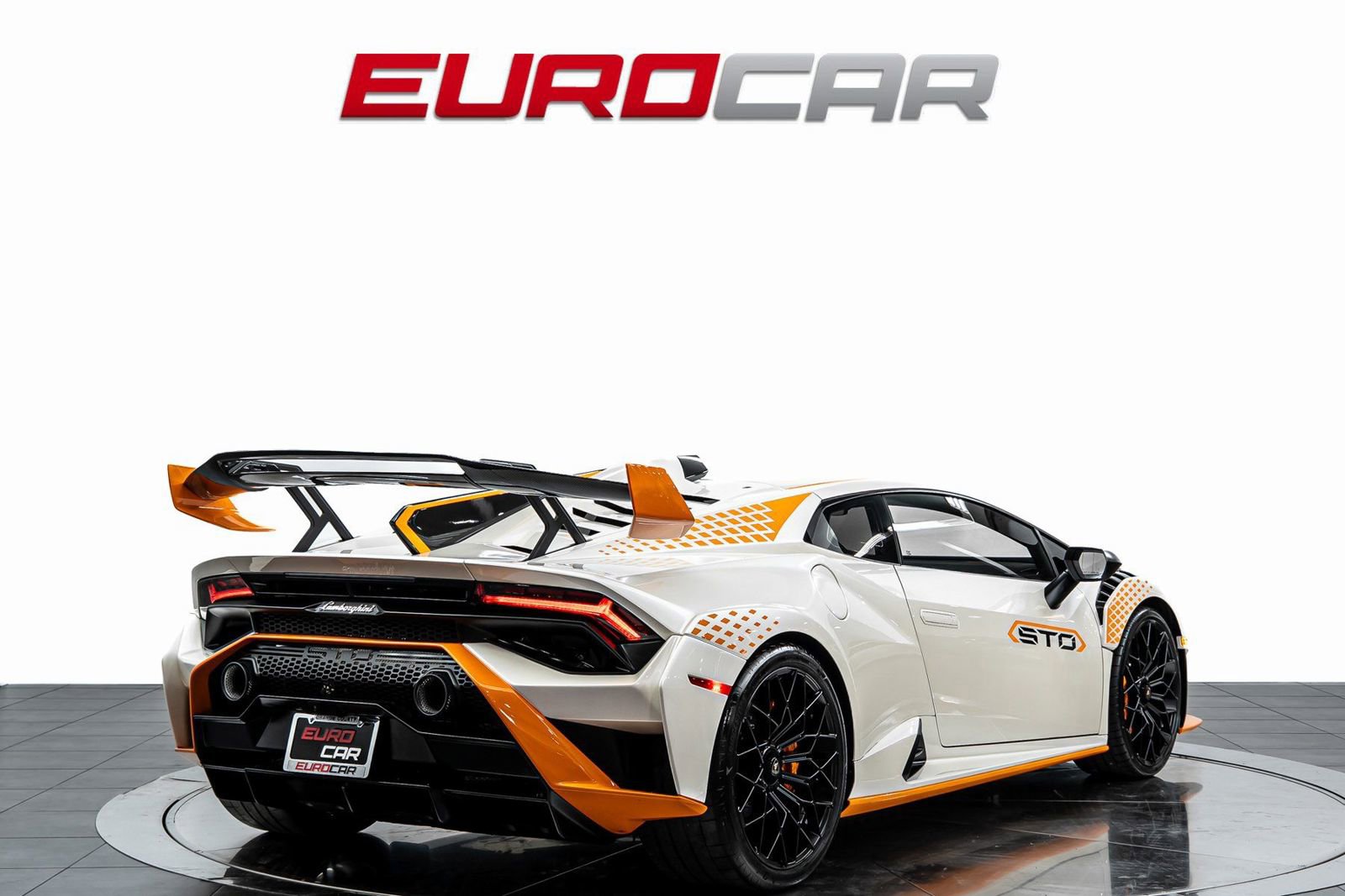 Used 2022 Lamborghini Huracan STO image 5