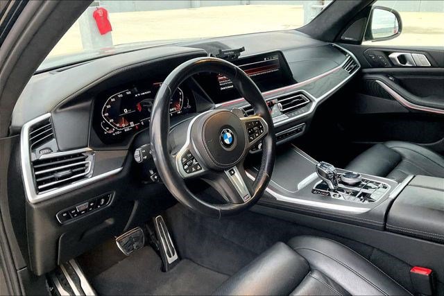 Used 2021 BMW X7 M50i image 7