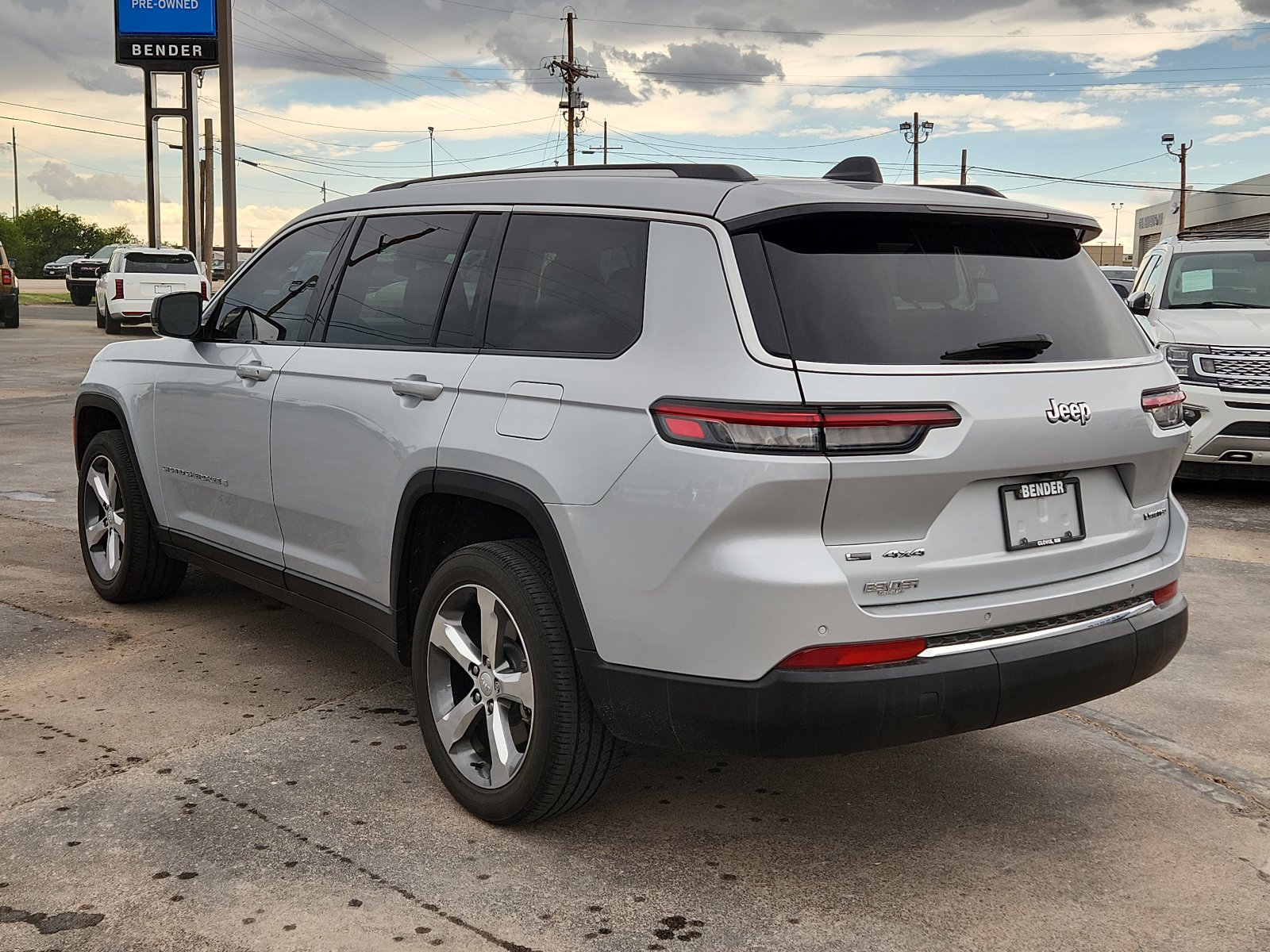 Used 2021 Jeep Grand Cherokee L Limited AWD/4WD image 3