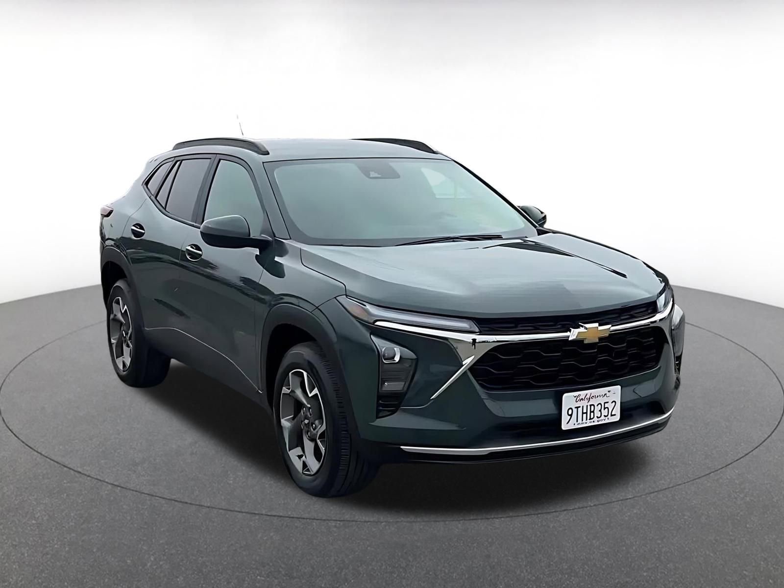 Used 2025 Chevrolet Trax LT image 3