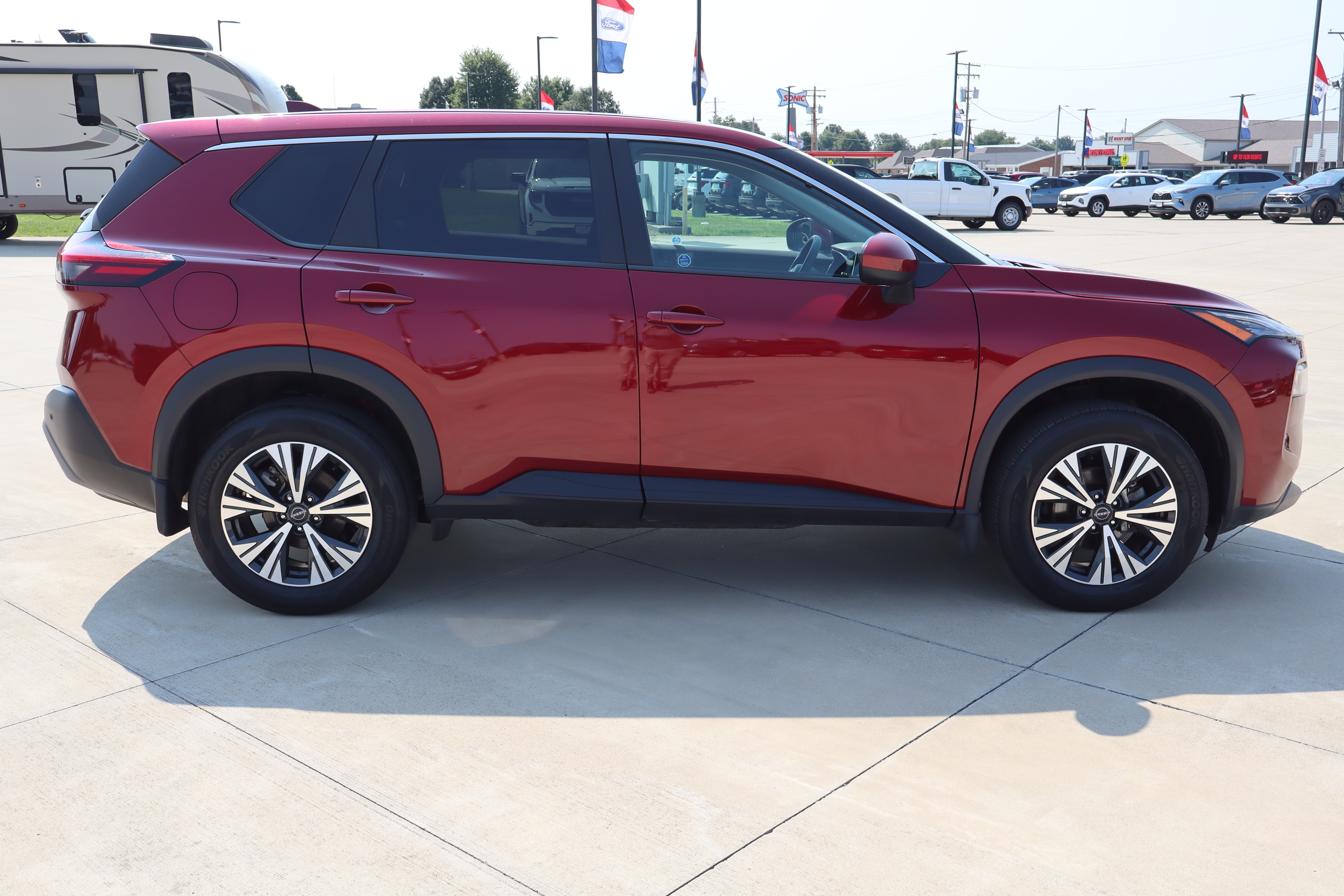 Used 2023 Nissan Rogue SV AWD/4WD image 4