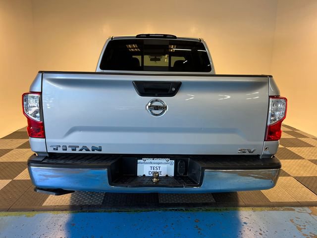 Used 2019 Nissan Titan SV image 4