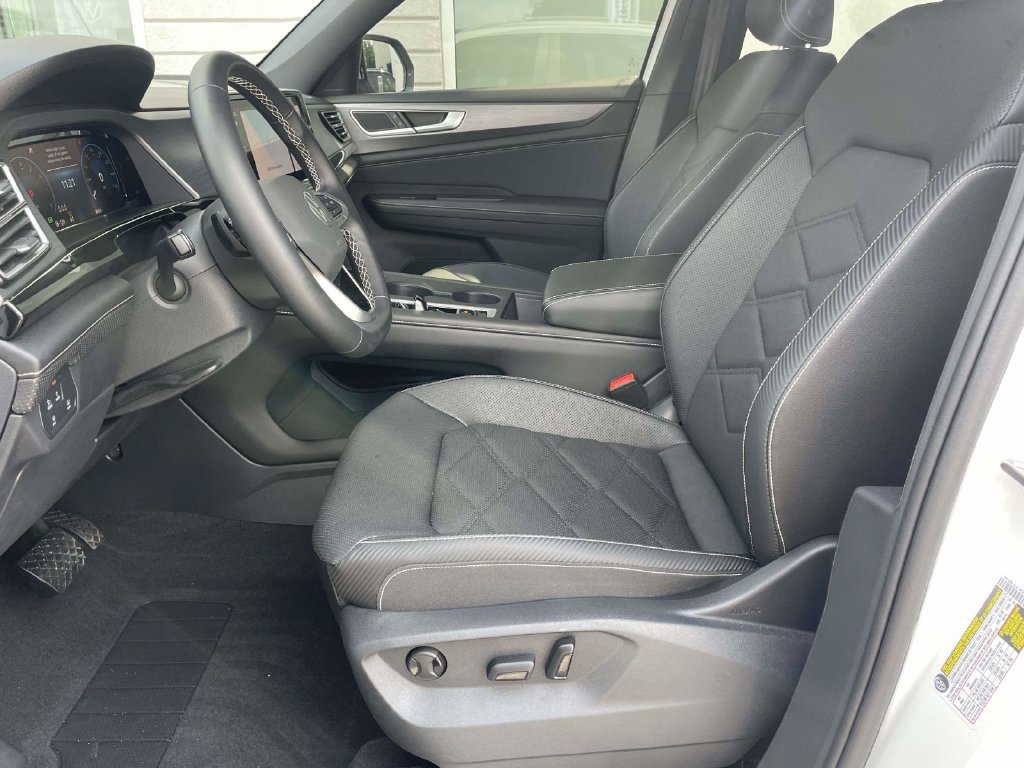Used 2025 Volkswagen Atlas Cross Sport SE FWD image 15