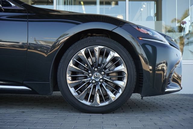 Used 2020 Lexus LS 500 w/ Accessory Package (Z2) RWD image 12