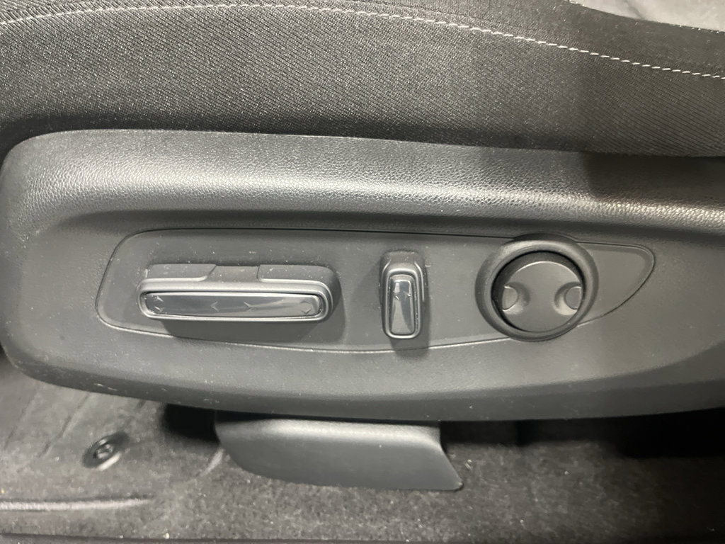 Used 2025 Honda CR-V EX image 13