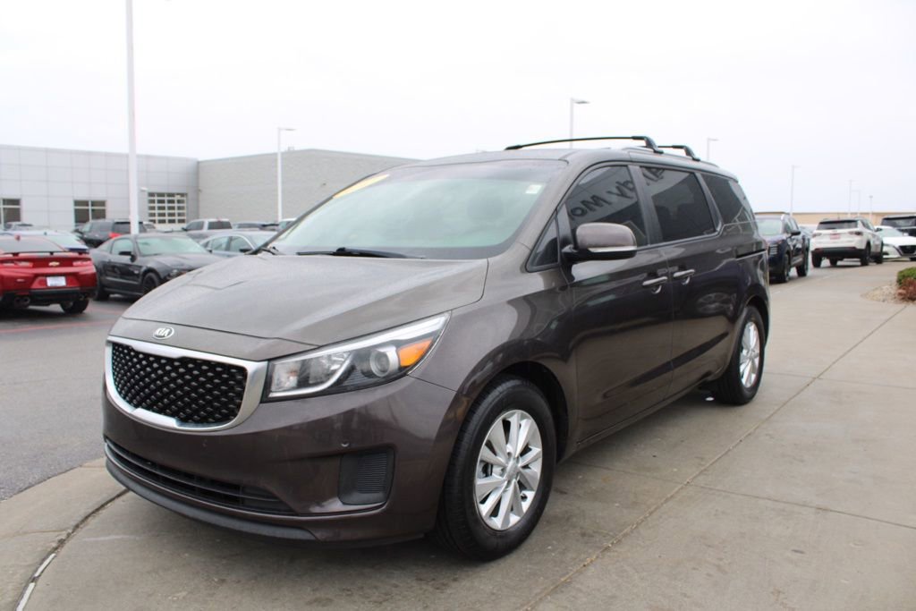 Used 2017 Kia Sedona LX w/ LX Essentials Premium Package image 3