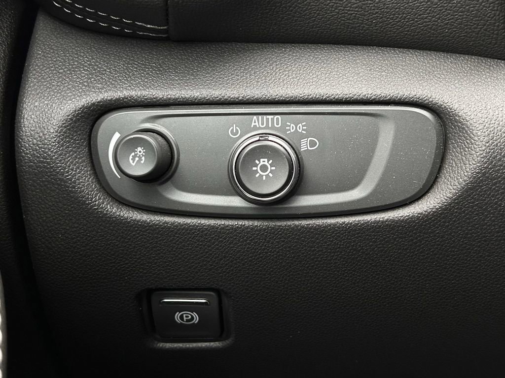 Used 2025 Chevrolet Blazer LT image 25