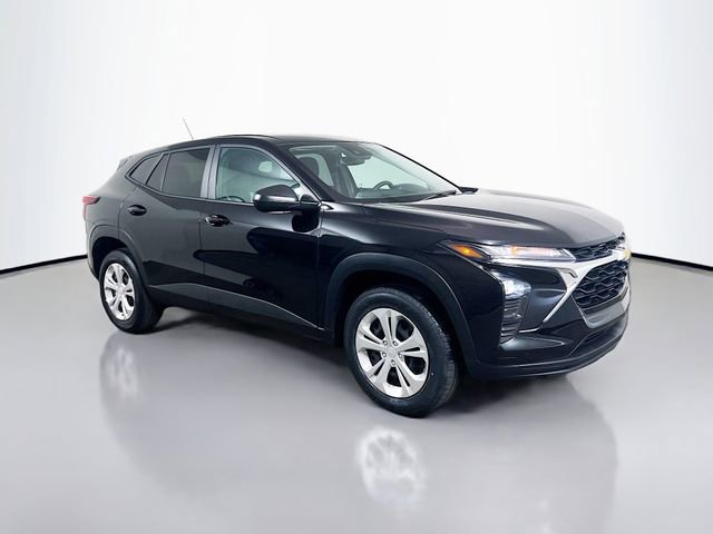 Used 2025 Chevrolet Trax LS FWD image 23