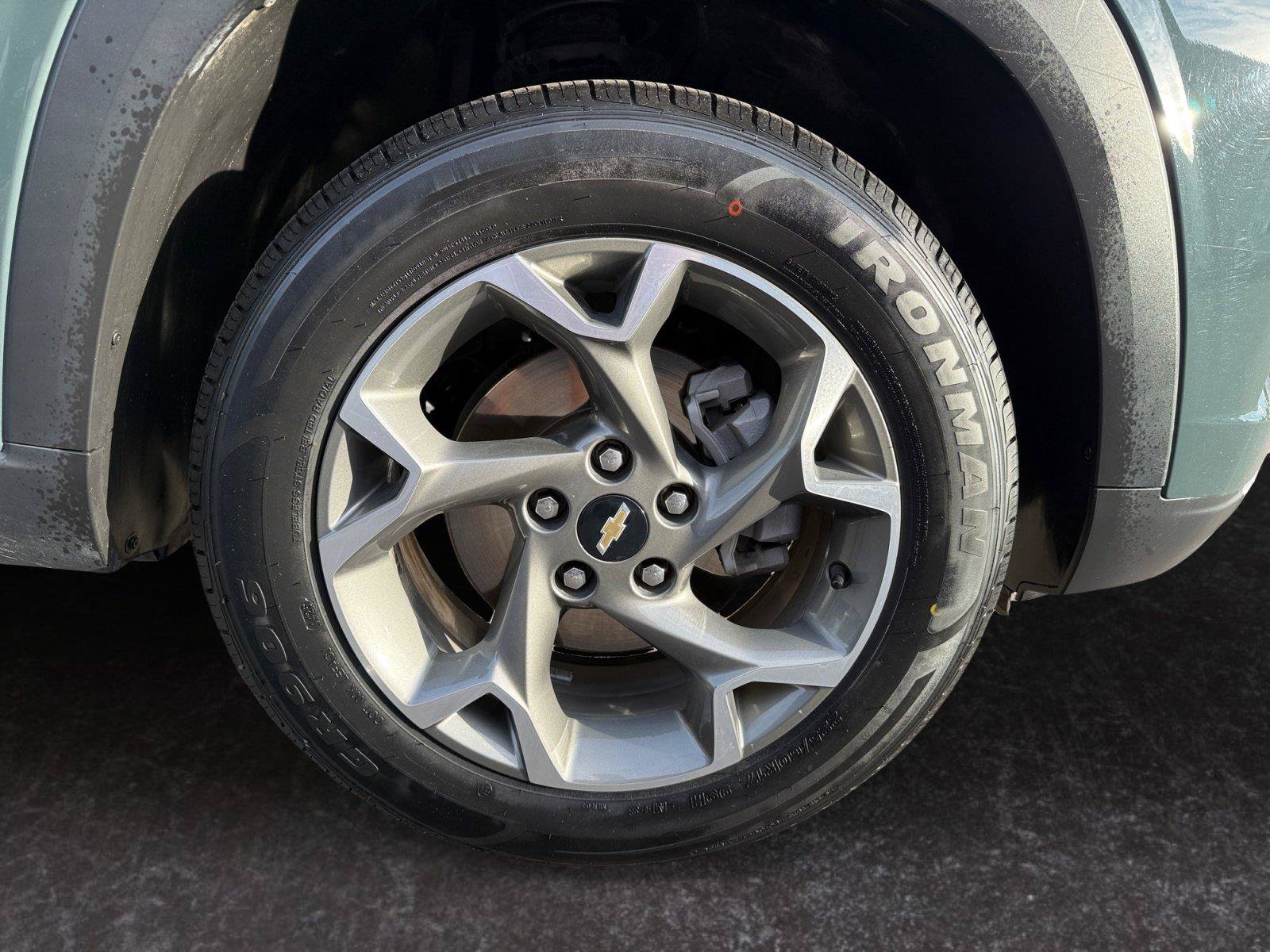 Used 2025 Chevrolet Trax LT FWD image 28