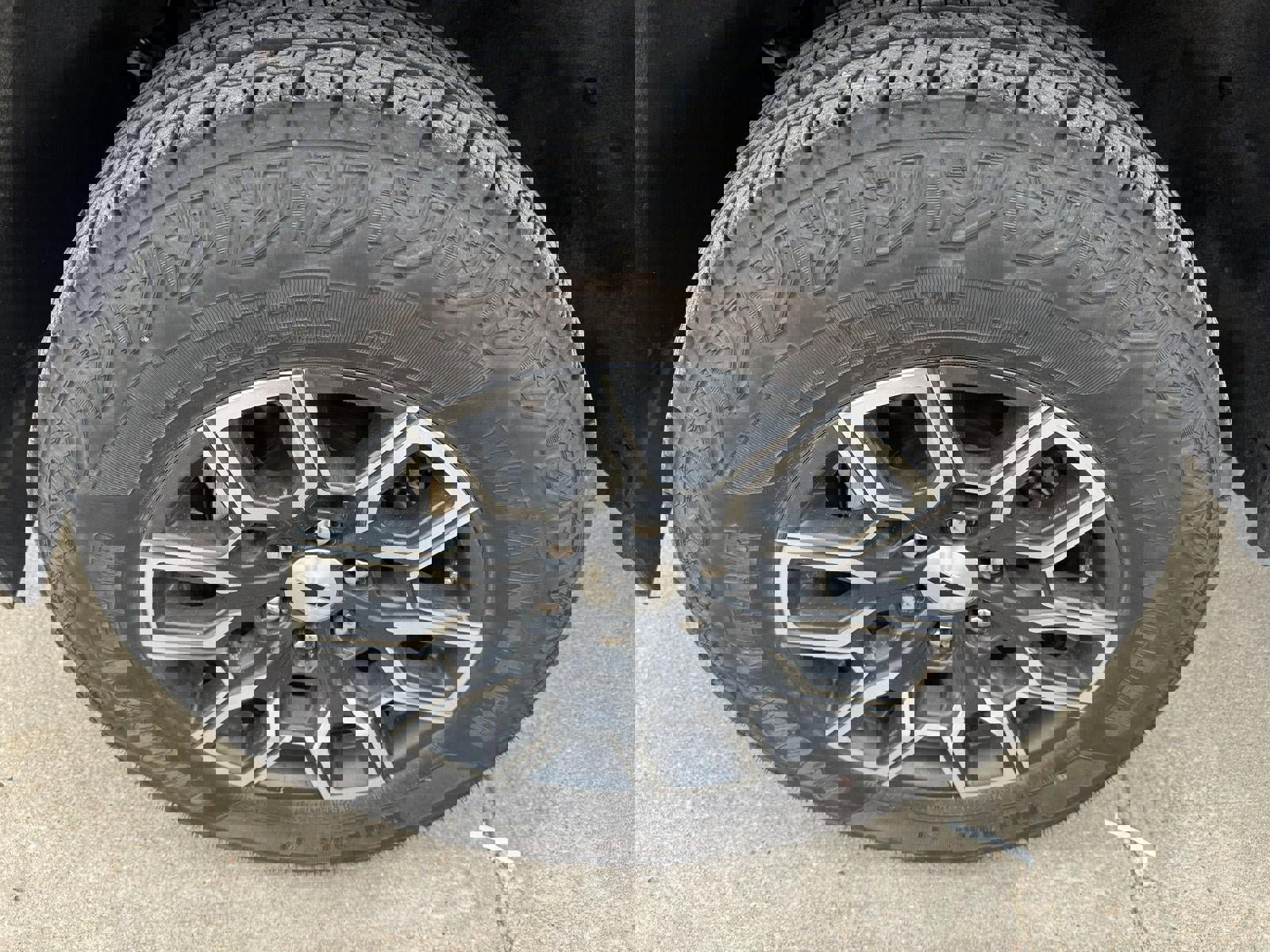 Used 2024 Chevrolet Colorado Z71 w/ Z71 Convenience Package 2 image 6