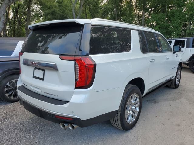 Used 2022 GMC Yukon XL Denali w/ Advanced Technology Package AWD/4WD image 4
