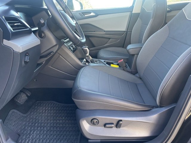 Used 2024 Volkswagen Taos SE image 8