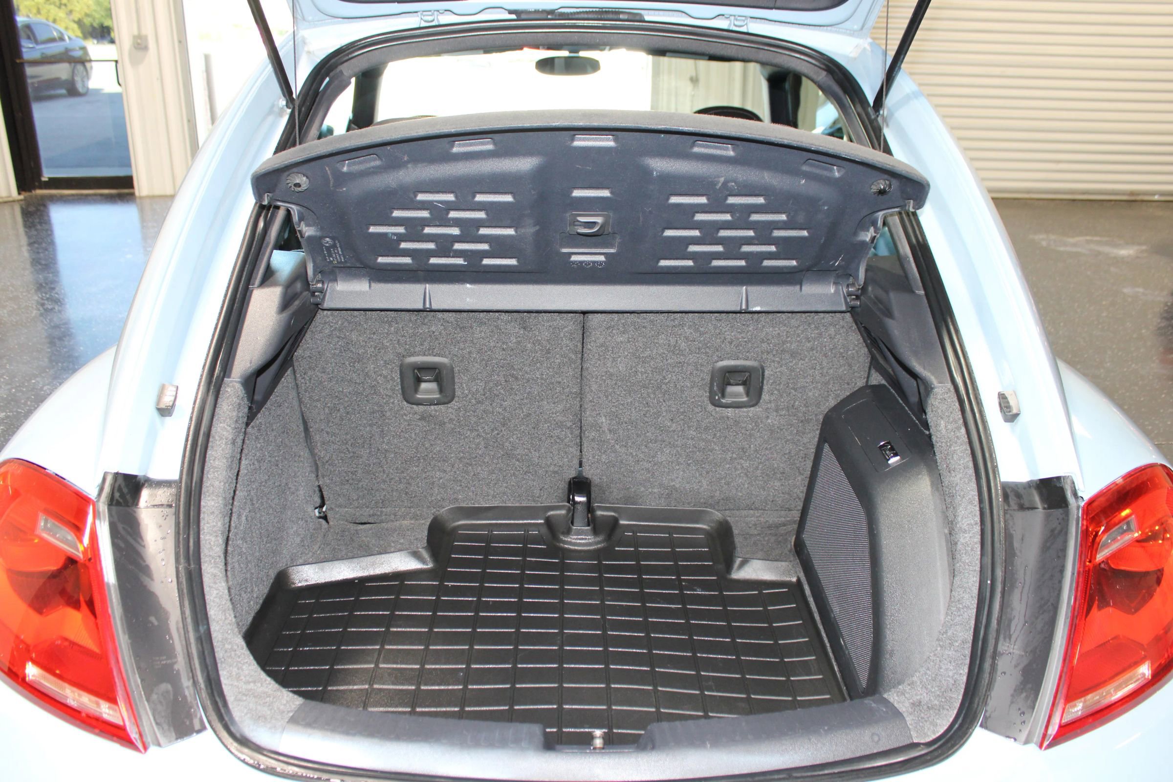 Used 2012 Volkswagen Beetle 2.5 FWD image 27