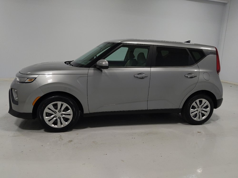 Used 2022 Kia Soul LX image 2