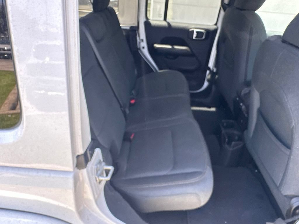 Used 2025 Jeep Wrangler Unlimited Sahara AWD/4WD image 33