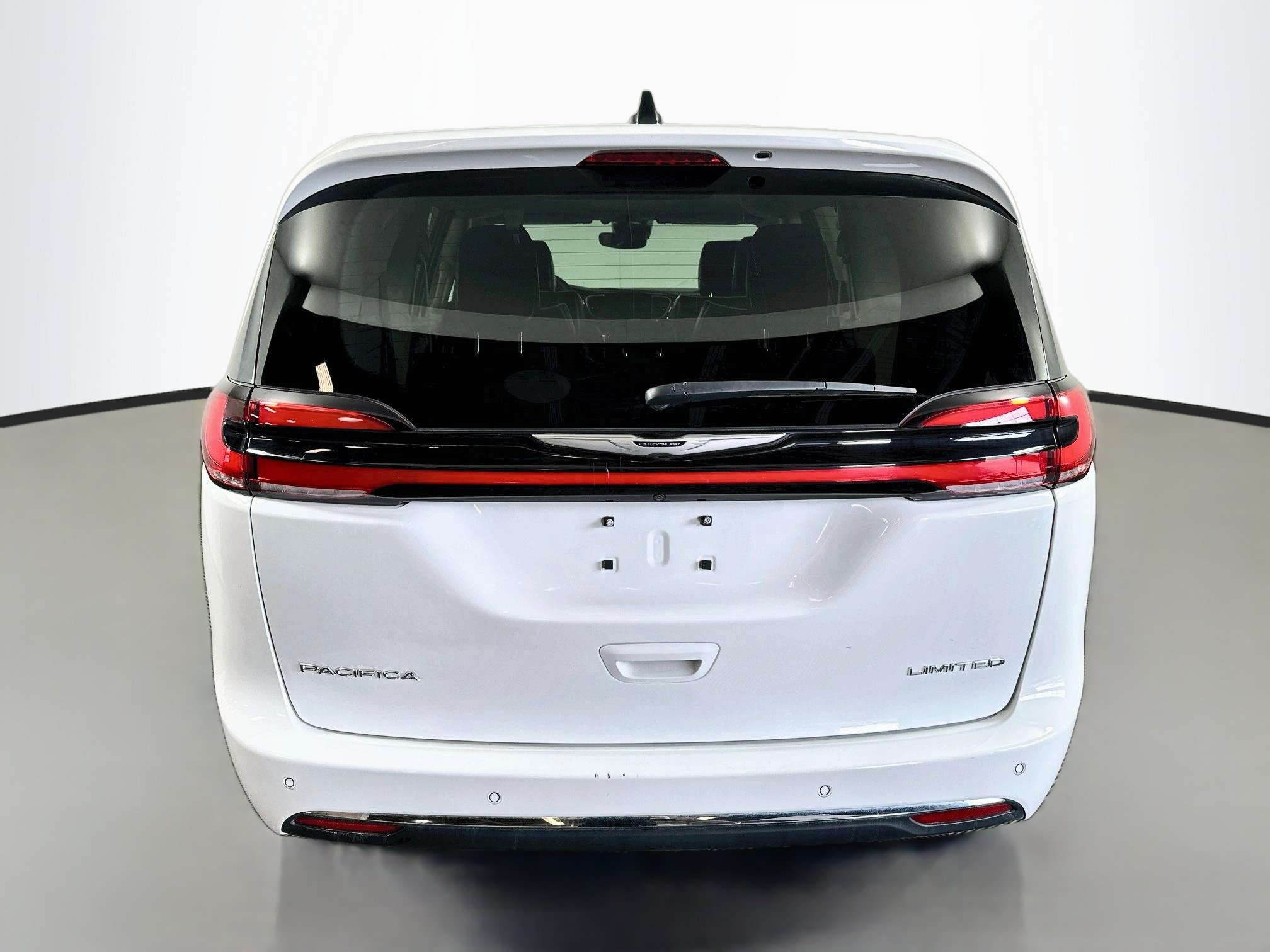 Used 2024 Chrysler Pacifica Limited FWD image 6