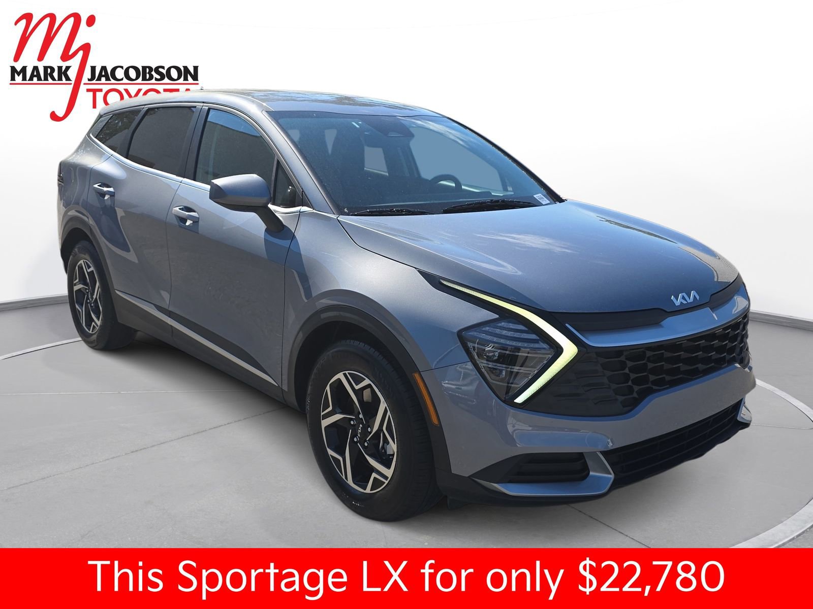 Used 2025 Kia Sportage LX FWD image 5