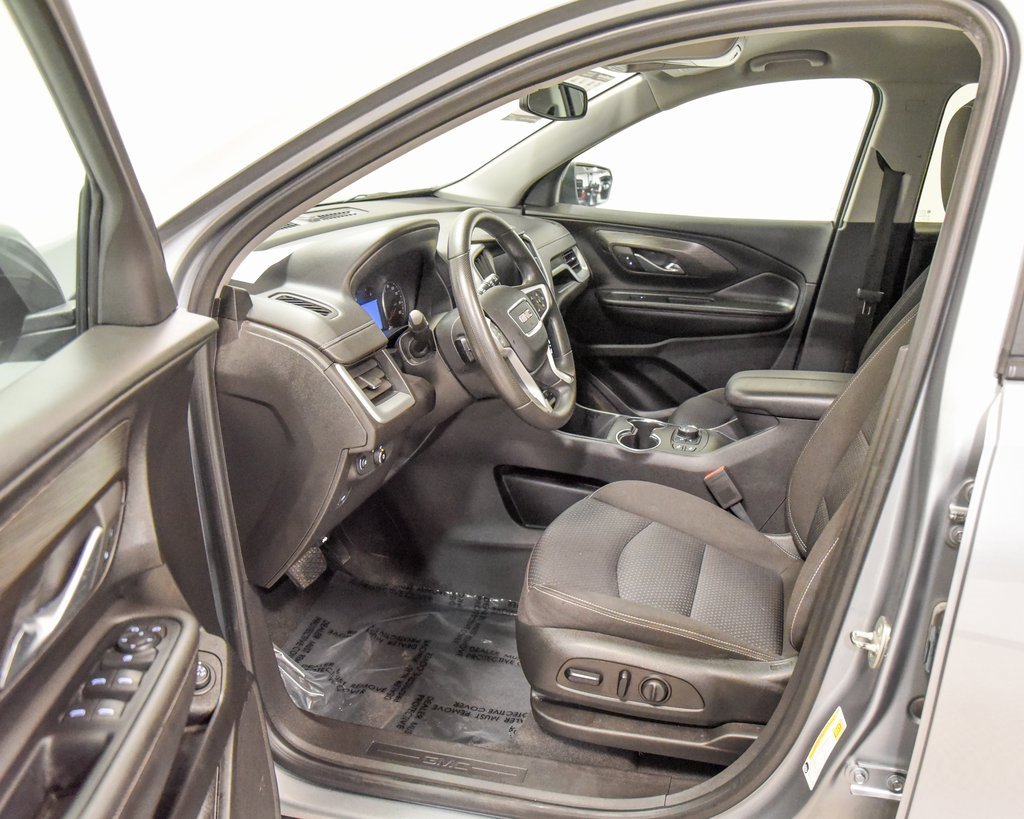 Used 2023 GMC Terrain SLE image 2