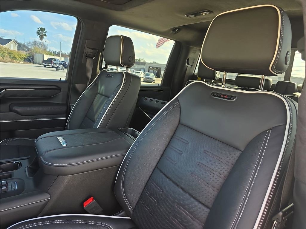 Used 2025 GMC Sierra 2500 AT4X image 17