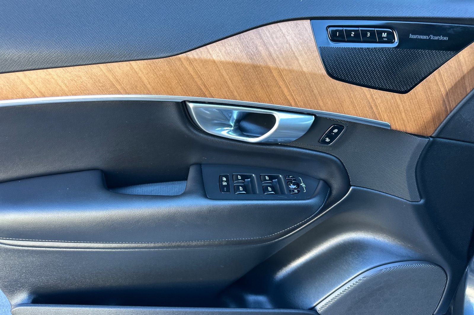 Certified 2023 Volvo XC90 B5 Plus AWD/4WD image 12