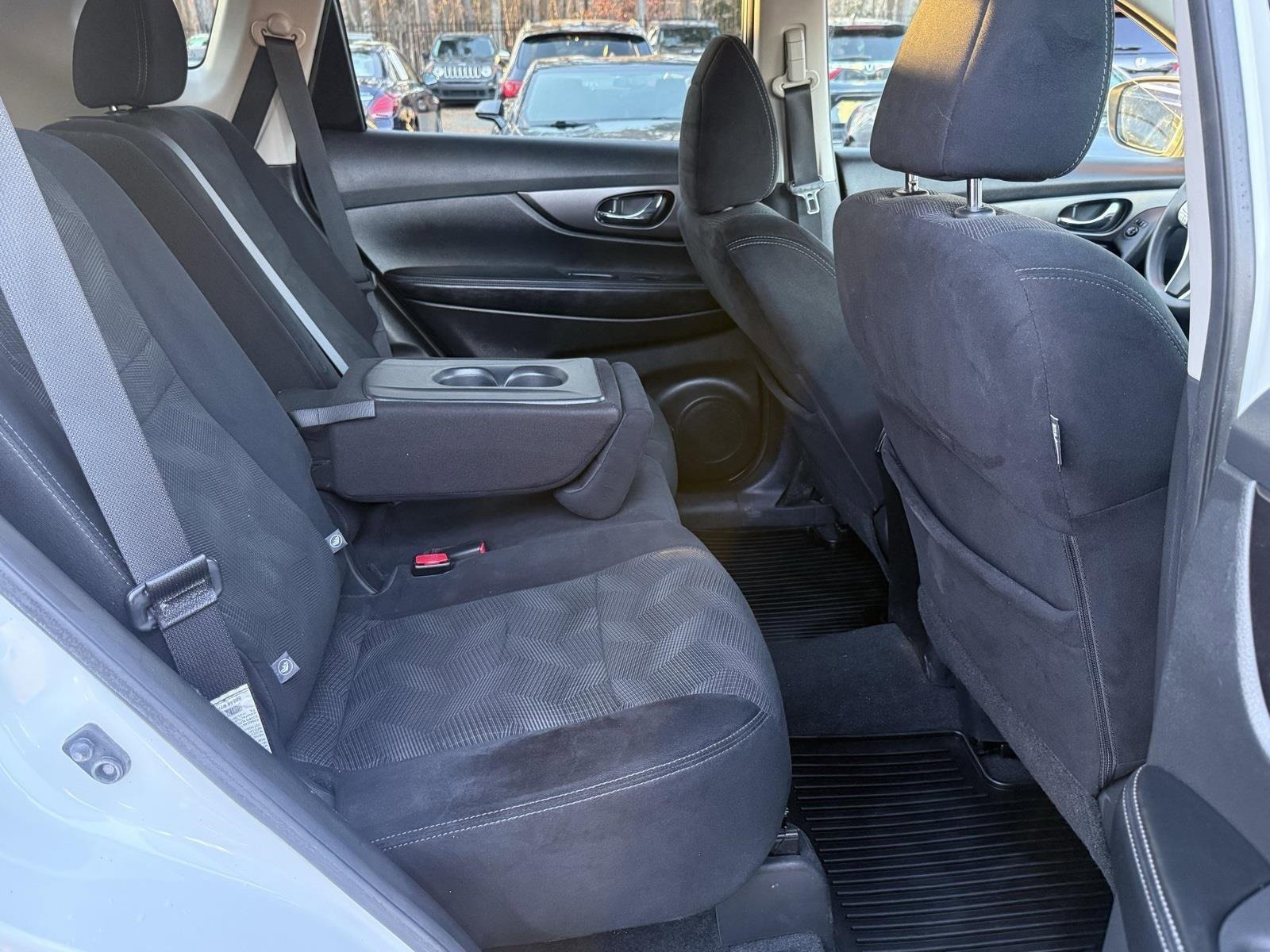 Used 2016 Nissan Rogue SV w/ SV Premium Package image 24