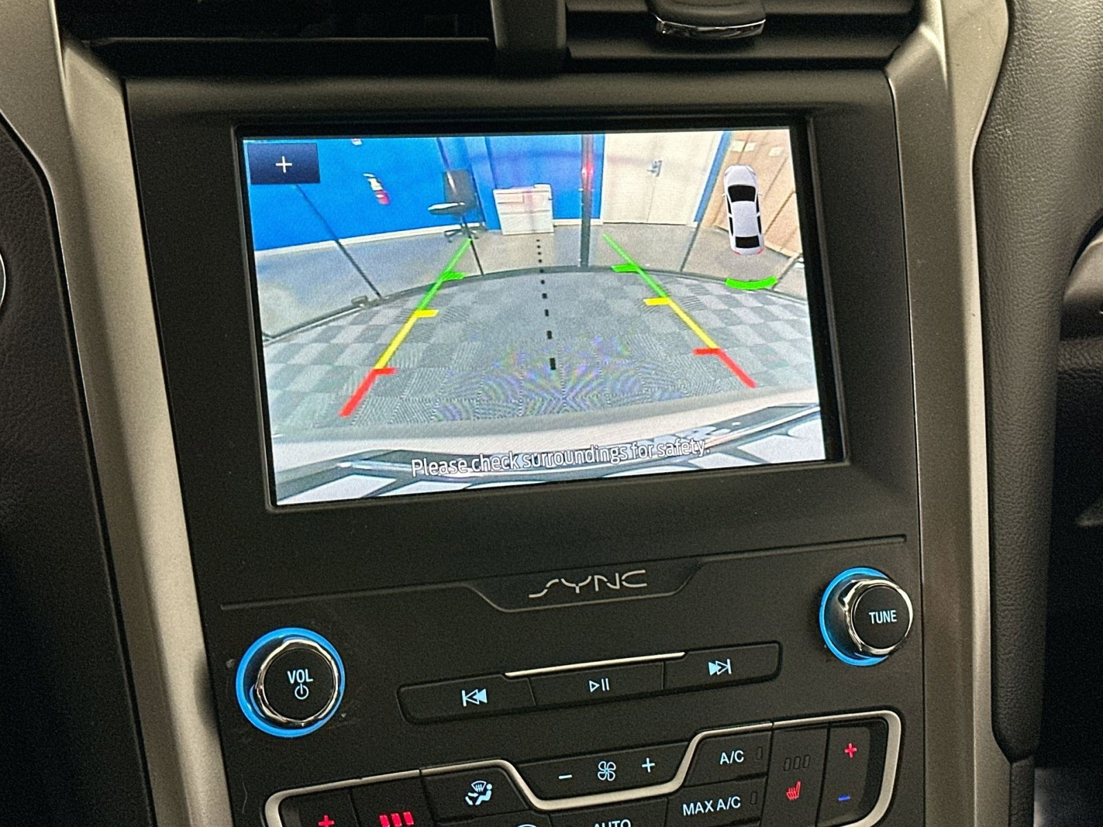 Used 2019 Ford Fusion SEL image 24