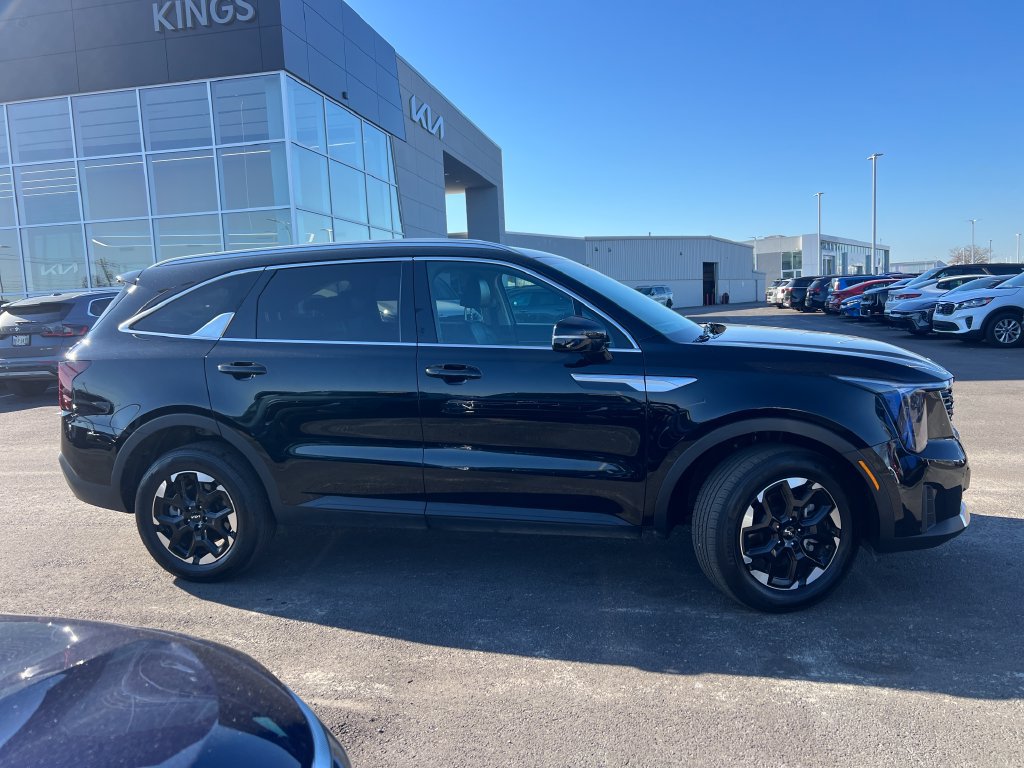 Certified 2025 Kia Sorento S AWD/4WD image 3