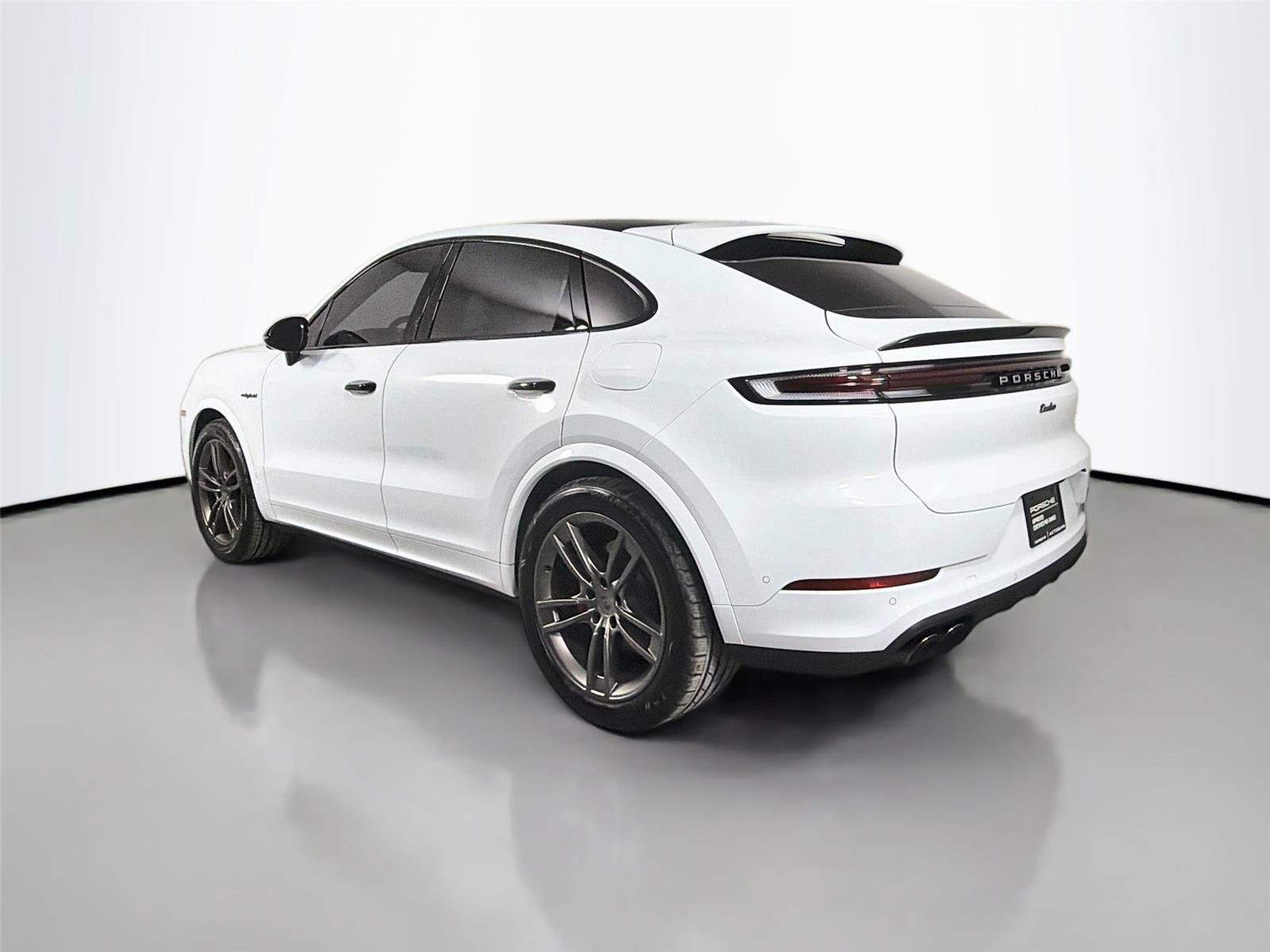 Certified 2025 Porsche Cayenne Turbo AWD/4WD image 3