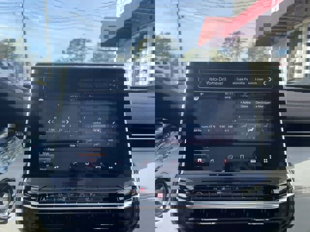 Used 2025 Jeep Compass Limited w/ Sun & Sound Group image 23