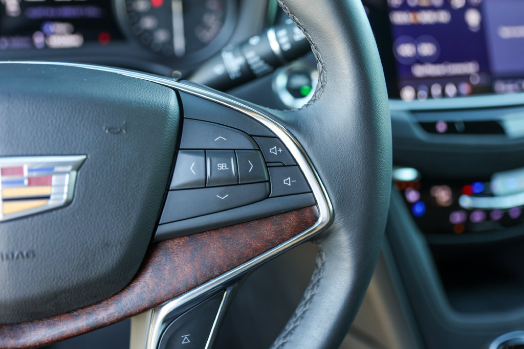 Used 2022 Cadillac XT5 Premium Luxury w/ Technology Package AWD/4WD image 13