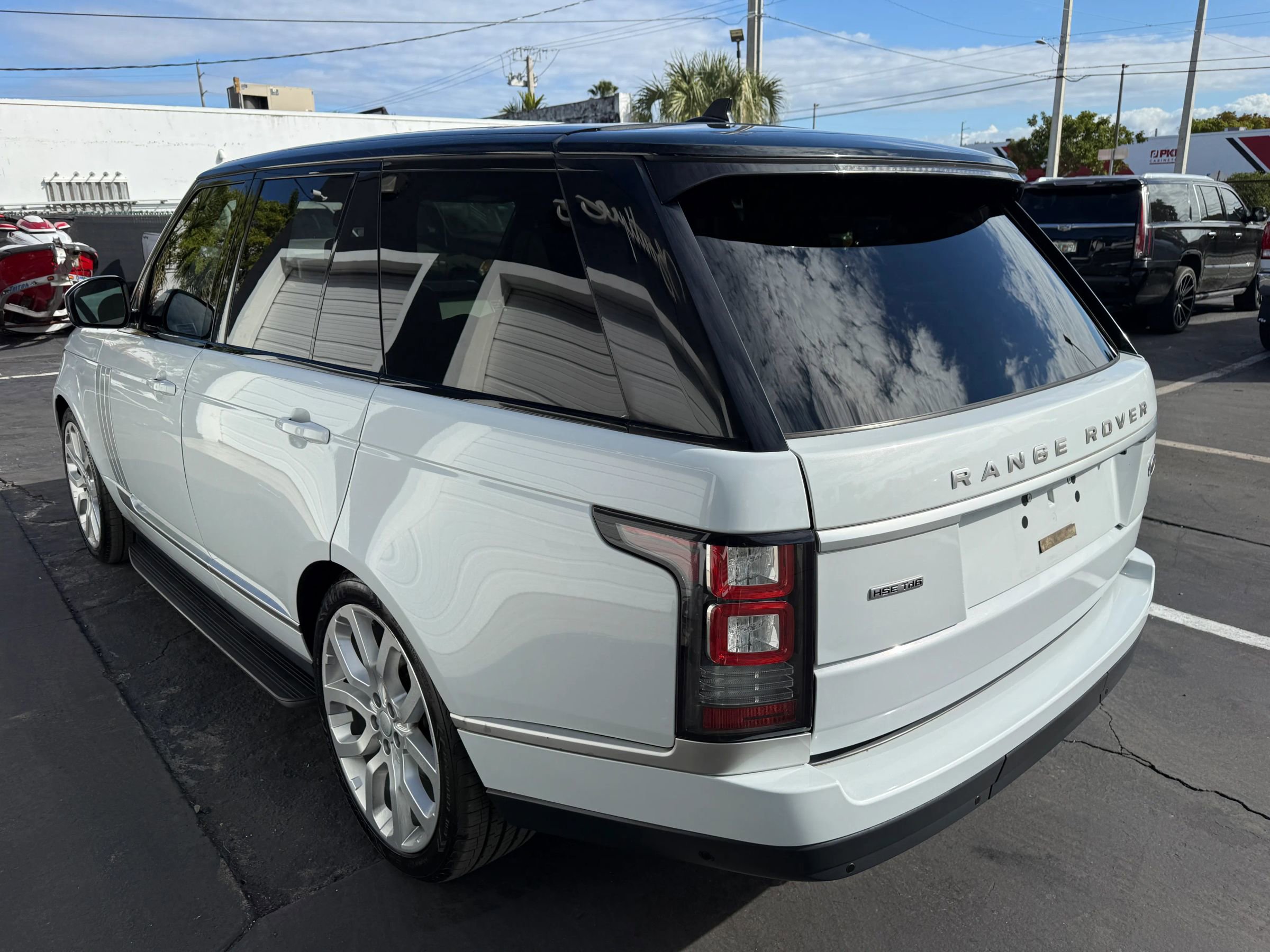 Used 2016 Land Rover Range Rover HSE image 8