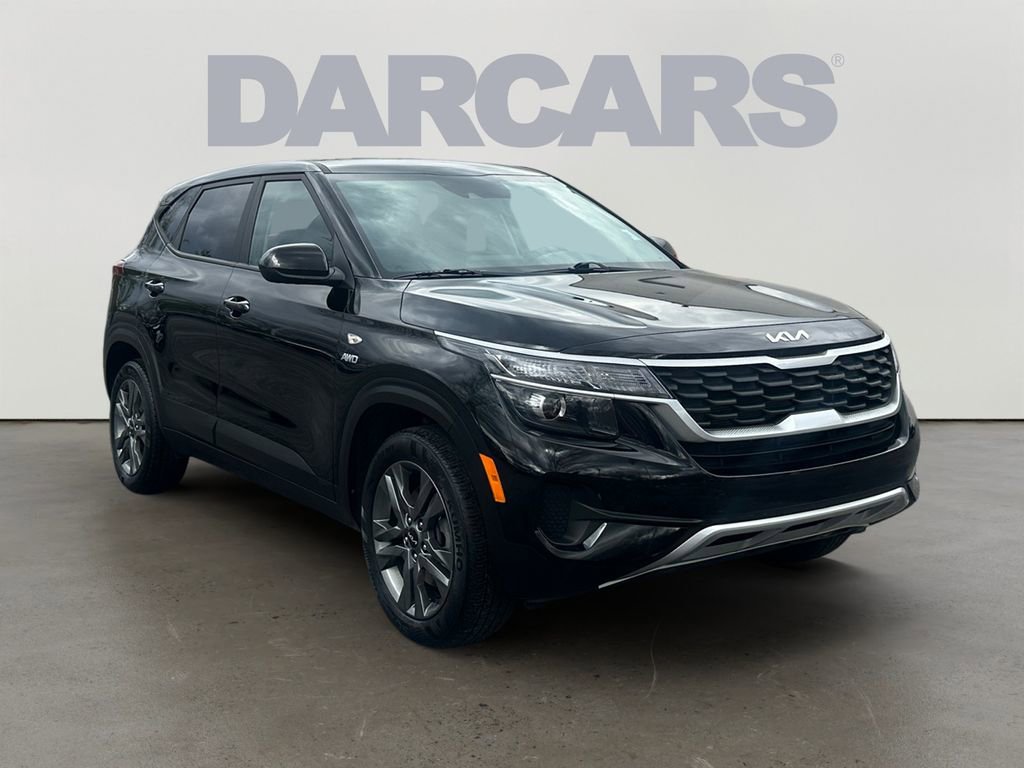 Used 2023 Kia Seltos LX AWD/4WD image 1