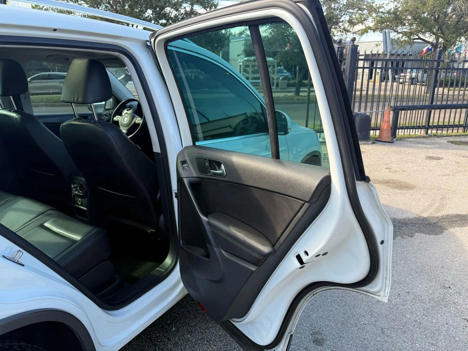 Used 2017 Volkswagen Tiguan Wolfsburg Edition image 27