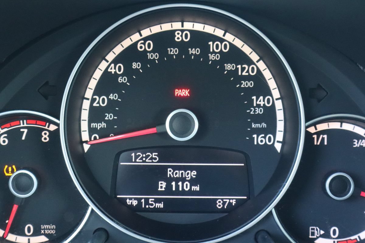 Used 2013 Volkswagen Beetle 2.0T FWD image 42
